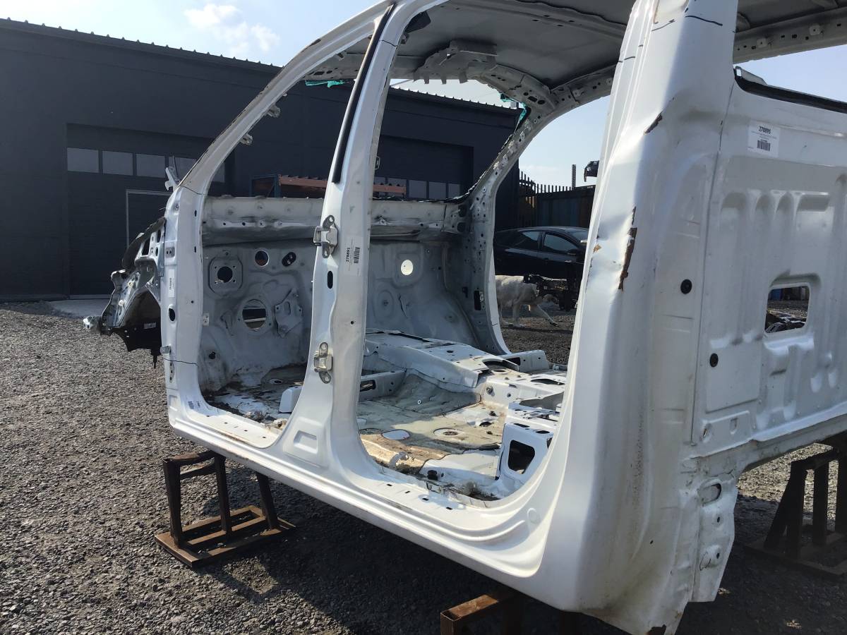 Порог со стойкой левый Toyota Hilux (GUN125L, GUN126L, TGN126) 2015-н.в.