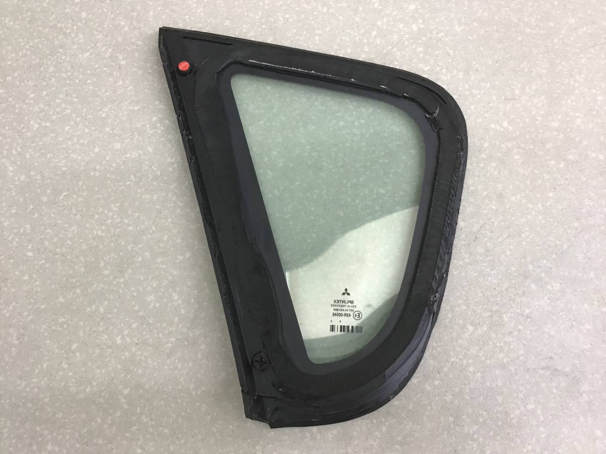 Стекло кузовное глухое правое Mitsubishi Colt (Z3) 2003-2012 Стекло кузовное глухое правое Mitsubishi Colt (Z3) 2003-2012