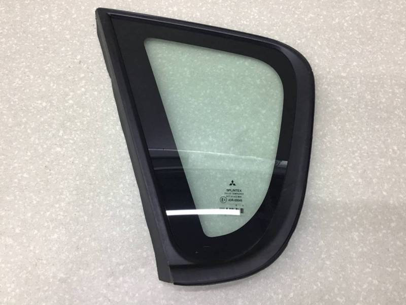 Стекло кузовное глухое левое Mitsubishi Colt (Z3) 2003-2012 Стекло кузовное глухое левое Mitsubishi Colt (Z3) 2003-2012