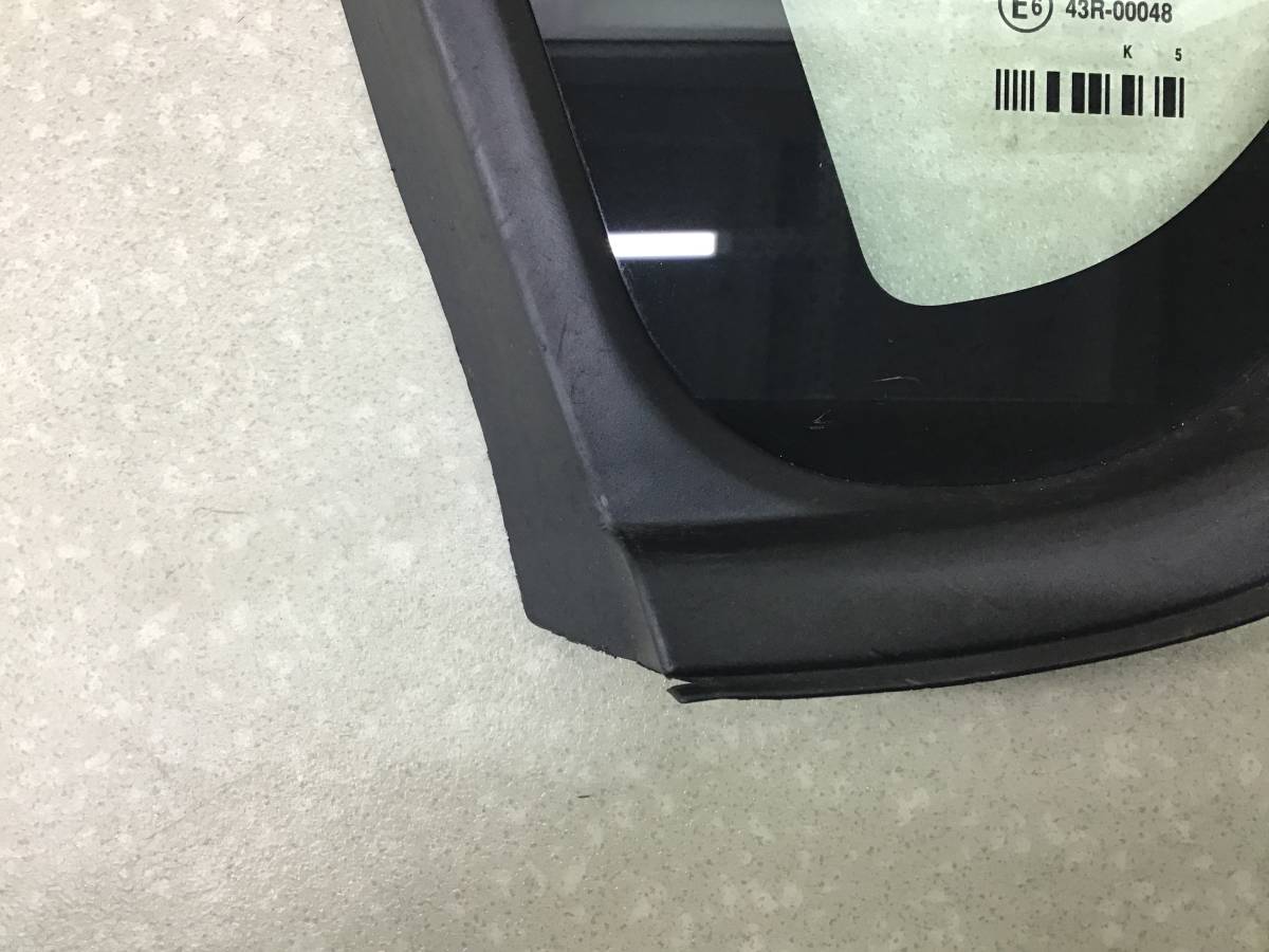 Стекло кузовное глухое левое Mitsubishi Colt (Z3) 2003-2012 Стекло кузовное глухое левое Mitsubishi Colt (Z3) 2003-2012