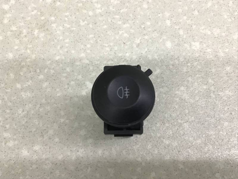 Кнопка противотуманки Mitsubishi Colt (Z3) 2003-2012 Кнопка противотуманки Mitsubishi Colt (Z3) 2003-2012
