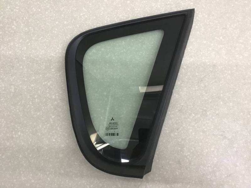 Стекло кузовное глухое правое Mitsubishi Colt (Z3) 2003-2012 Стекло кузовное глухое правое Mitsubishi Colt (Z3) 2003-2012