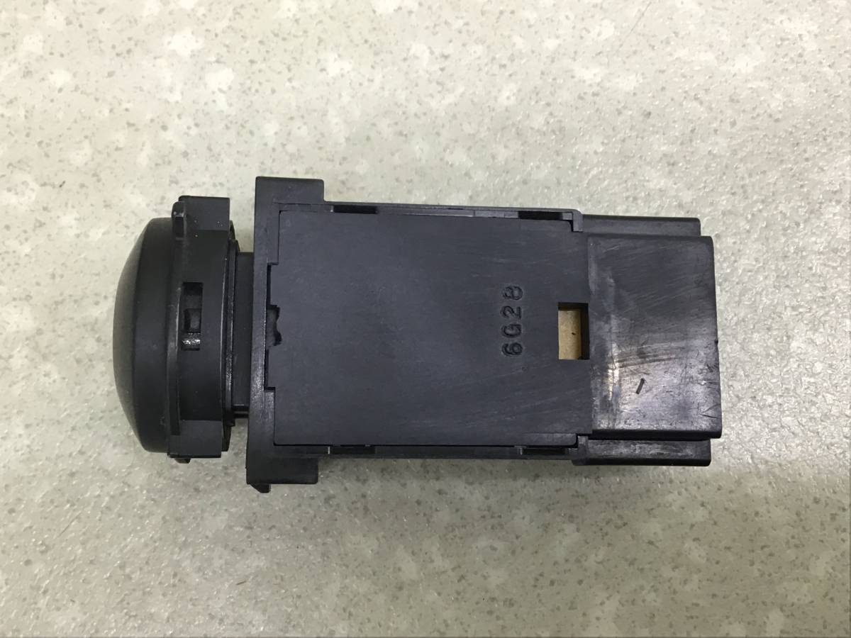 Кнопка противотуманки Mitsubishi Colt (Z3) 2003-2012 Кнопка противотуманки Mitsubishi Colt (Z3) 2003-2012
