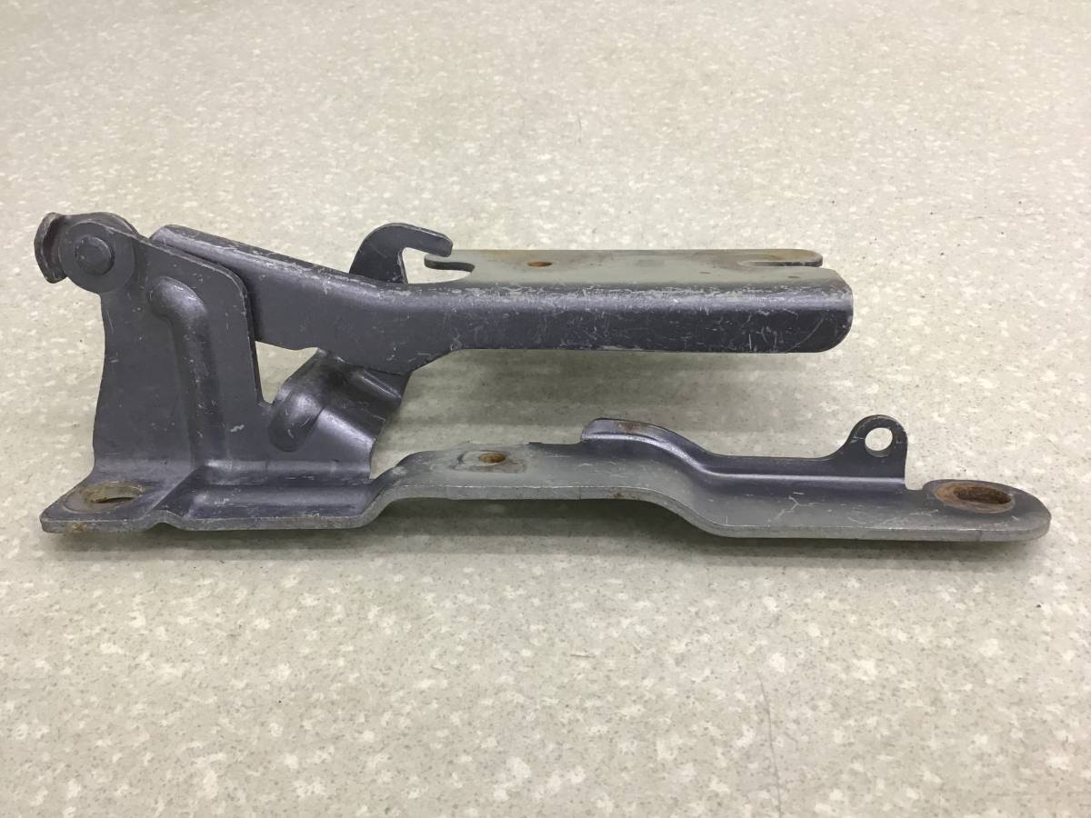 Петля капота правая Haima 3 2011-2013 Петля капота правая Haima 3 2011-2013